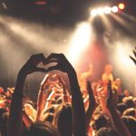 7 powodów, dlaczego warto iść na koncert artysty musicalowego